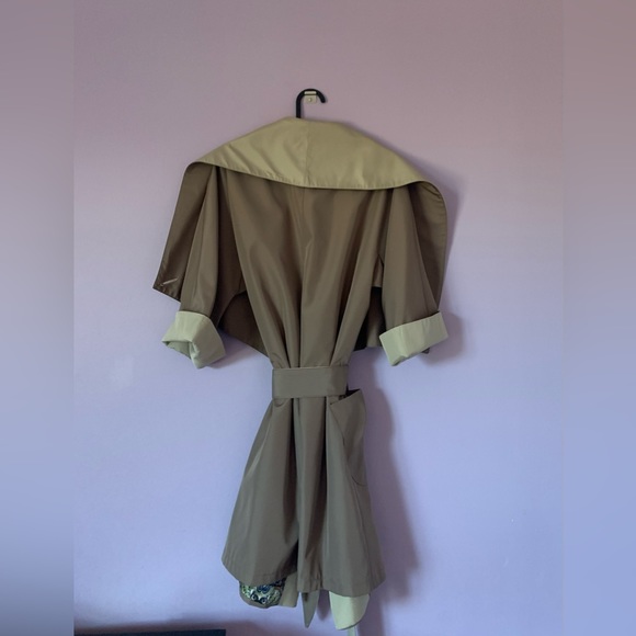 Elegant loose cape coat/trench coat! - Picture 3 of 7